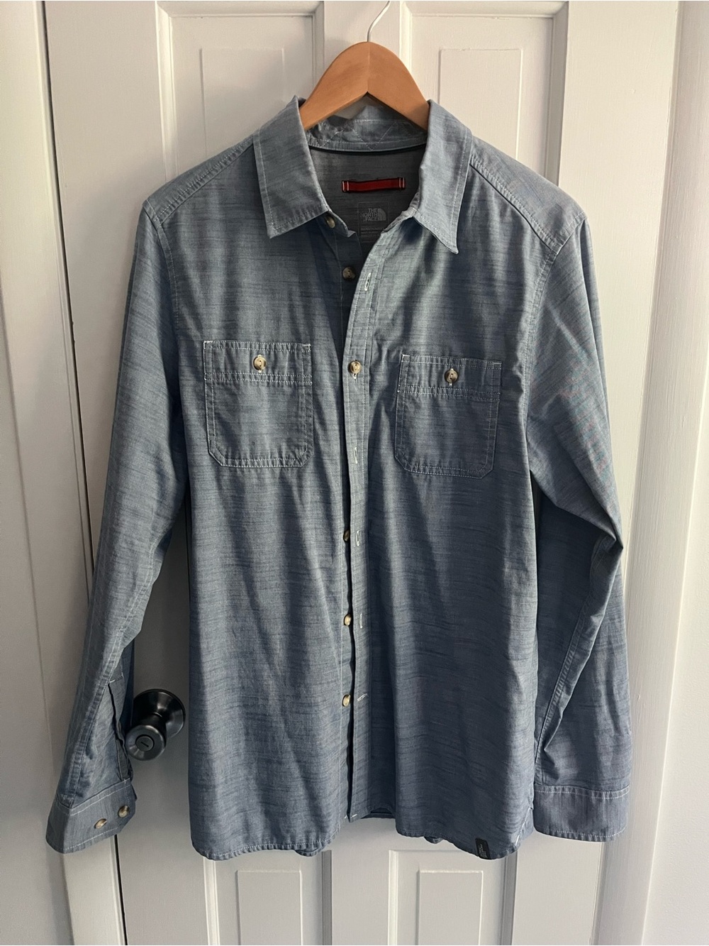 The North Face Men’s Light Blue Chambray Shirt, Size M/M